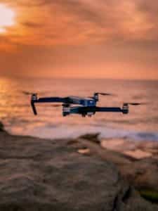drone au bord de la mer